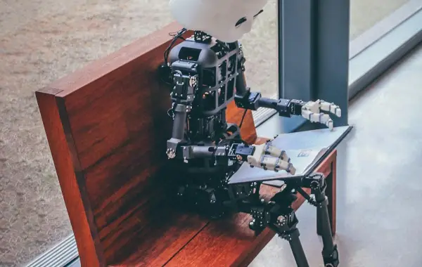 Intelligenza artificiale ed educazione, tema dei nuovi decreti italiani