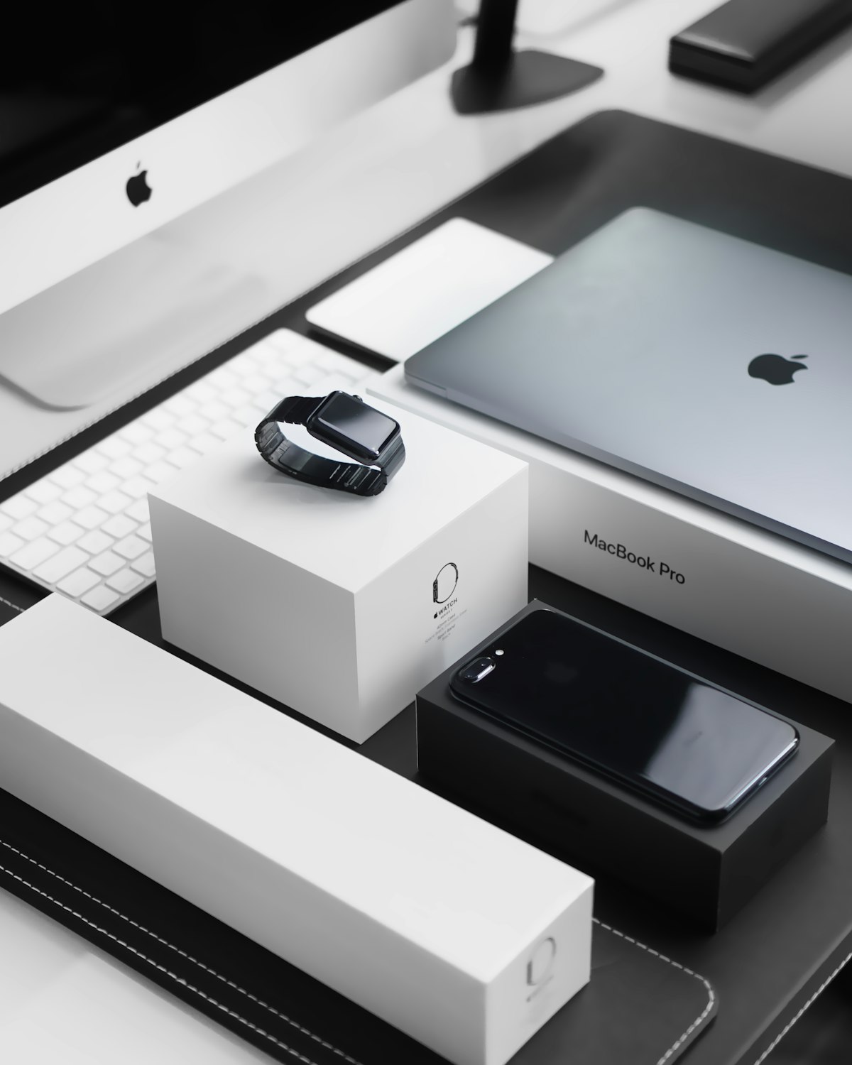 Smartphone moderno con interfaccia AI - Apple WWDC 2026 iOS 27 Siri AI