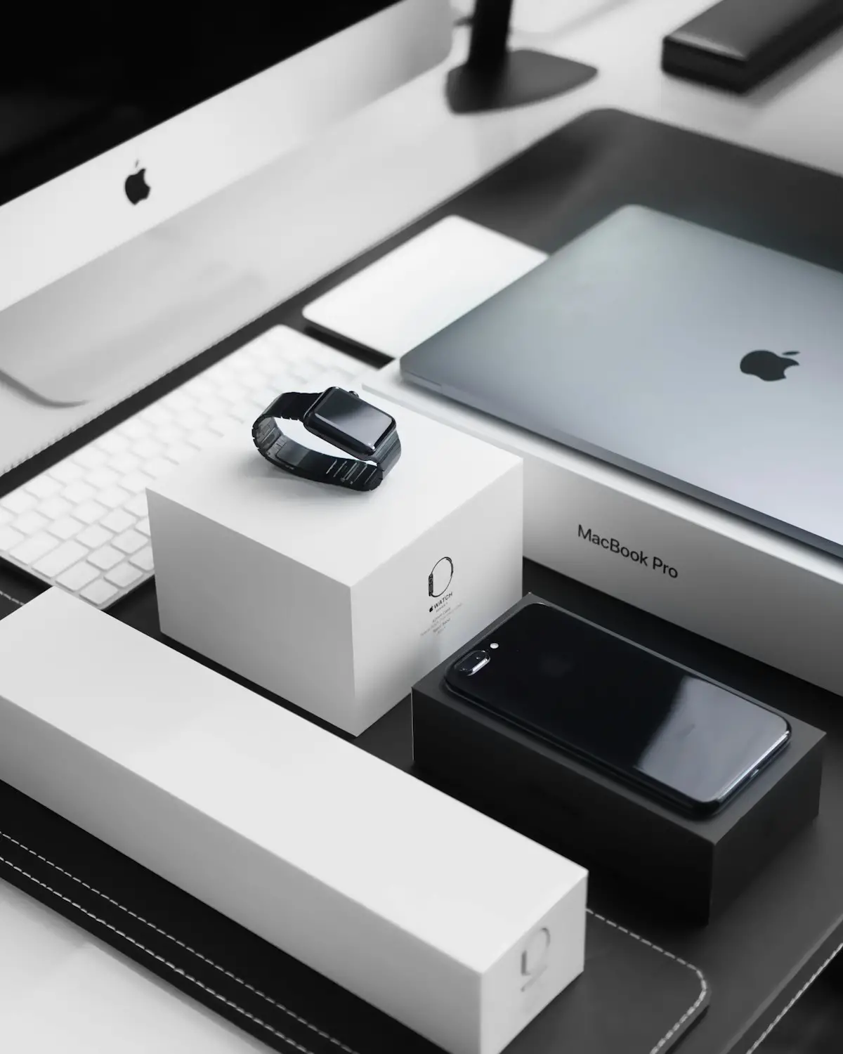 Smartphone moderno con interfaccia AI - Apple WWDC 2026 iOS 27 Siri AI