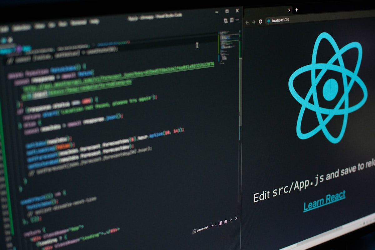 Sviluppatore che lavora con GitHub Copilot e strumenti AI