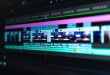 Postazione di montaggio video con software di editing