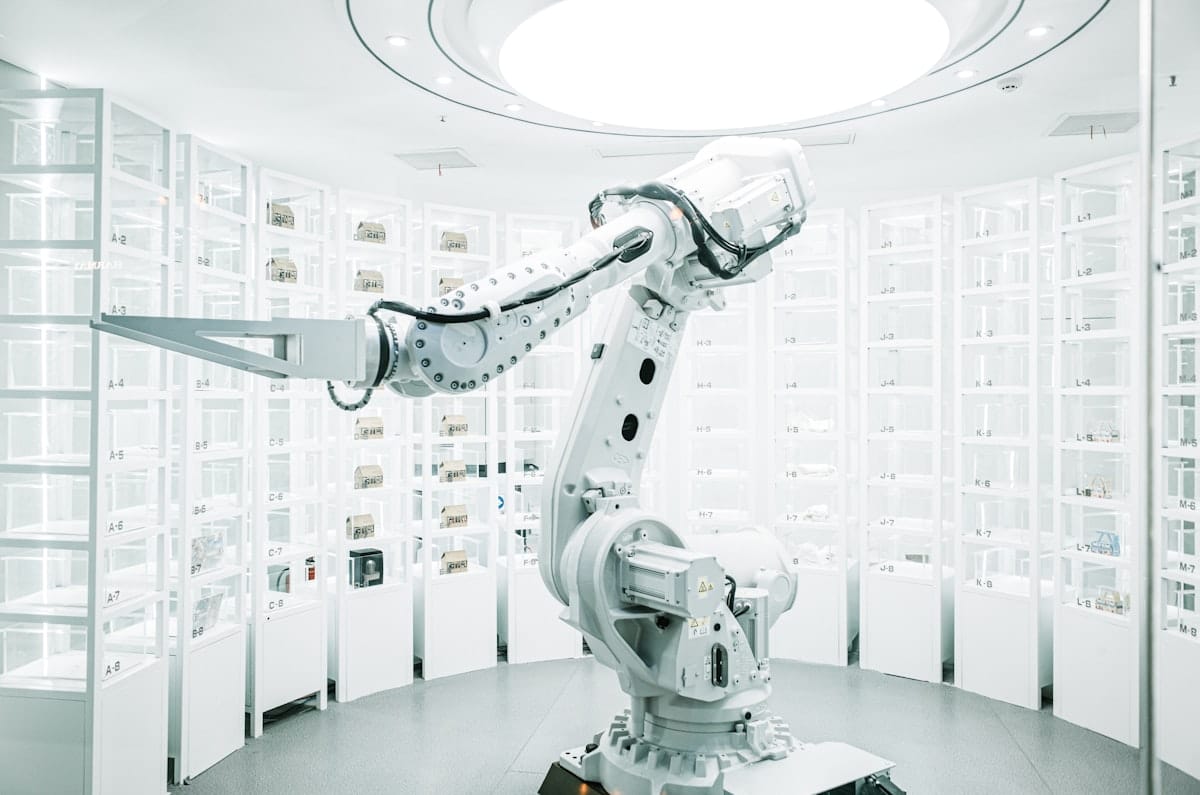Braccio robotico industriale guidato dall intelligenza artificiale