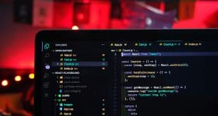 Codice su schermo, framework di deep learning TensorFlow e PyTorch