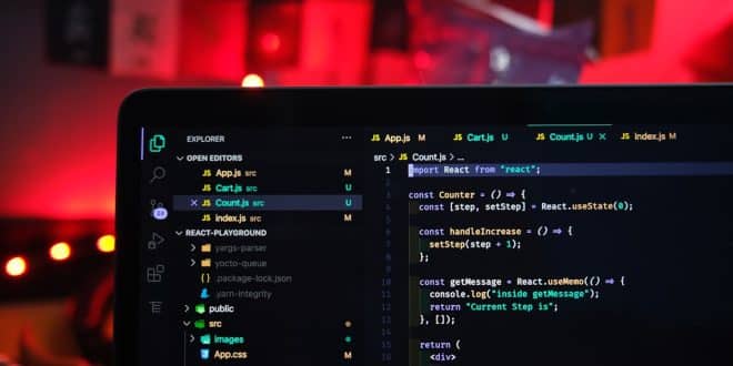 Codice su schermo, framework di deep learning TensorFlow e PyTorch