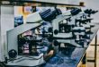 Microscopio in un laboratorio di ricerca scientifica