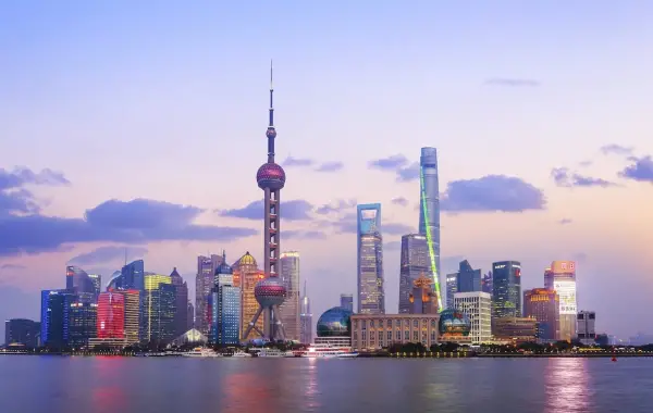 Skyline di Shanghai, la città che ospita la World AI Conference 2026