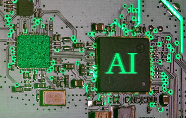 Chip di intelligenza artificiale illuminato su un circuito stampato, immagine concettuale sull'AI spiegabile
