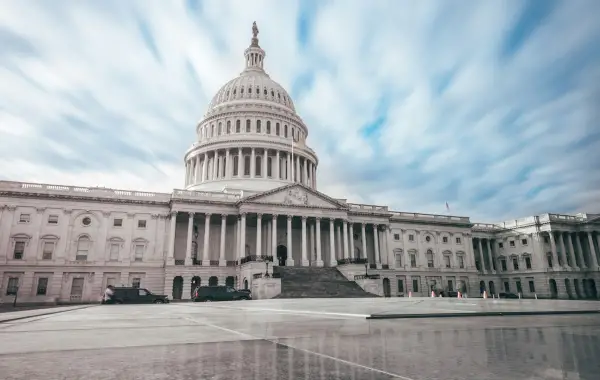 Il Campidoglio degli Stati Uniti a Washington, simbolo della regolamentazione federale sull intelligenza artificiale