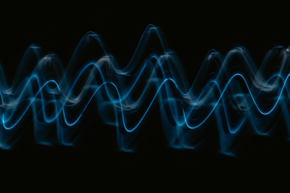 Onda sonora che rappresenta la trascrizione vocale del modello Gemini 3.5 Transcribe di Google
