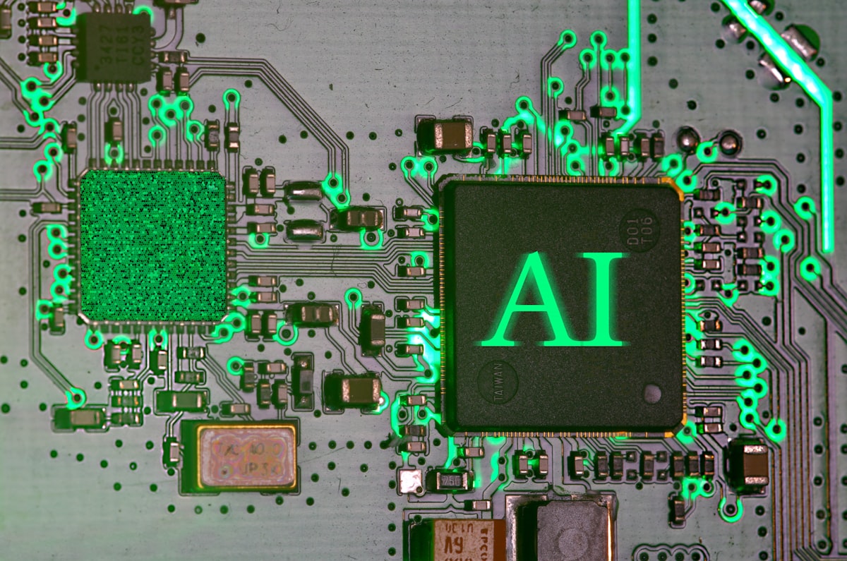 Chip AI incandescente su un circuito stampato, simbolo dell efficienza di calcolo di Ling 3.0 Flash