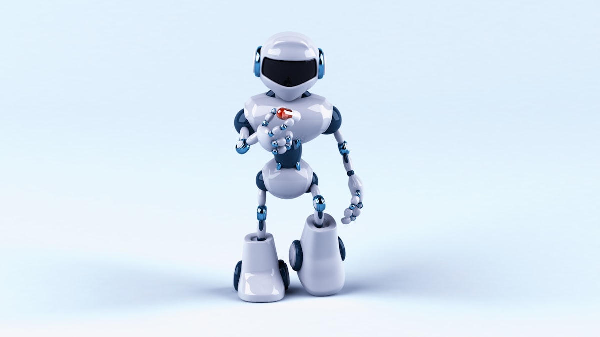 Piccolo robot bipede che rappresenta Microduck, il robot open source di Hugging Face per il reinforcement learning