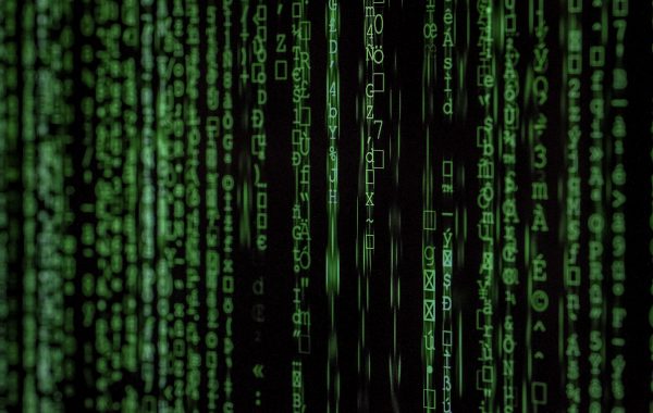 Codice informatico su schermo, immagine concettuale sulla sicurezza degli agenti AI e sulla Open Secure AI Alliance