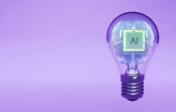 Illustrazione concettuale di intelligenza artificiale: un chip AI dentro un cervello in una lampadina