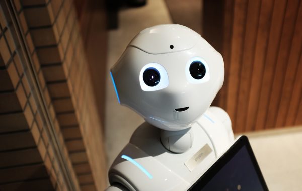 Robot che rappresenta la robotica gestita con ROS, il Robot Operating System