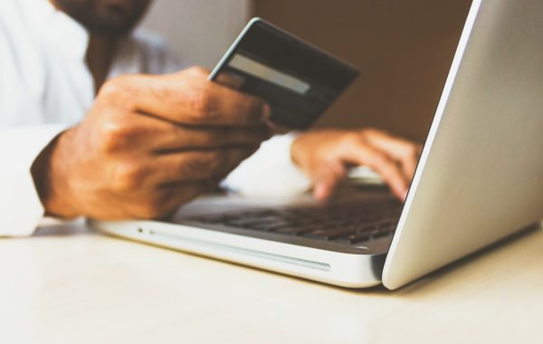 Acquisti online e commercio elettronico nell'era della ricerca guidata dall'intelligenza artificiale