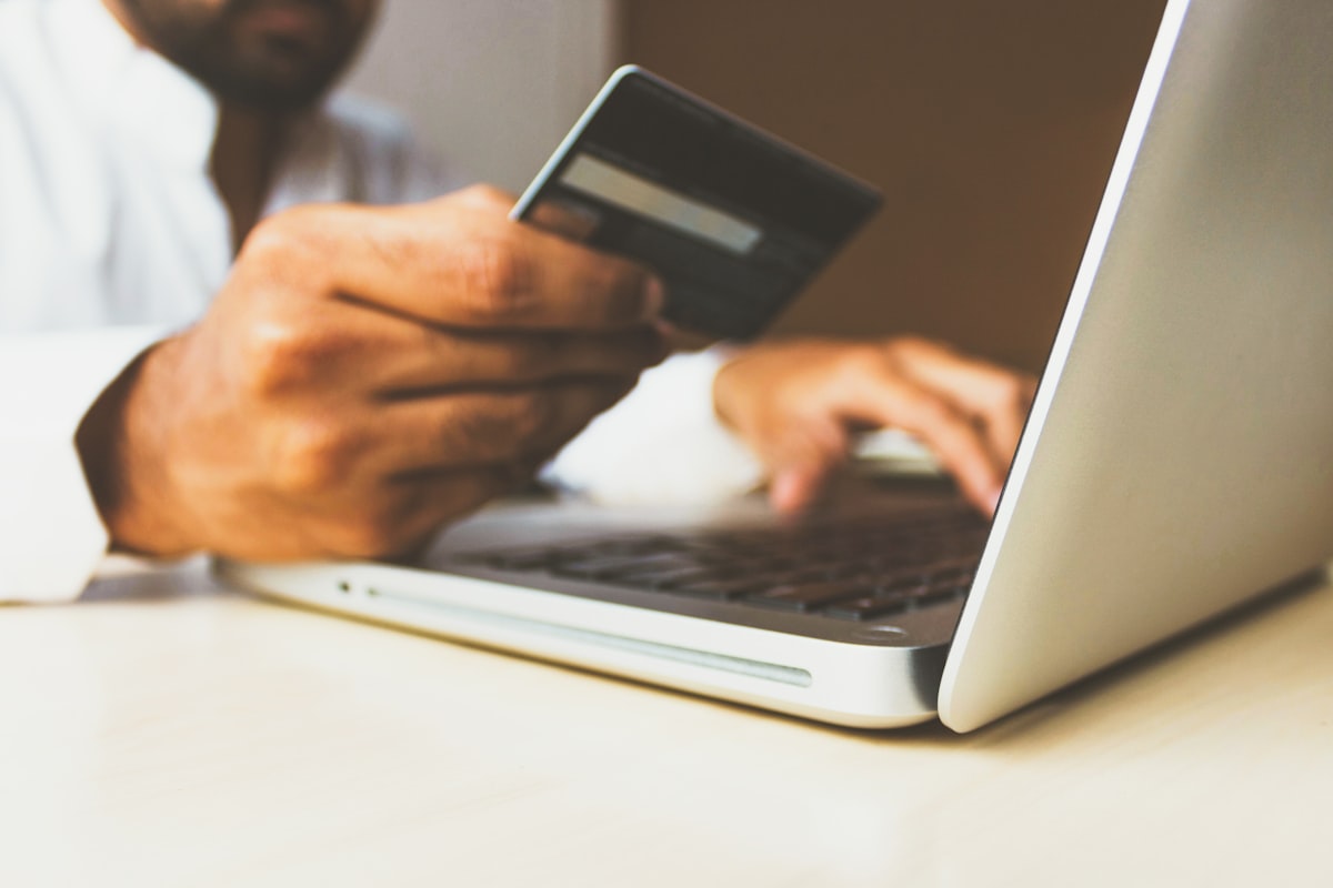Acquisti online e commercio elettronico nell'era della ricerca guidata dall'intelligenza artificiale