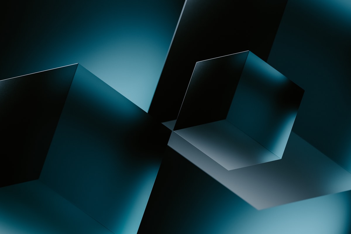 Illustrazione astratta con forme geometriche blu che richiama i confini di separazione delle Support Vector Machine