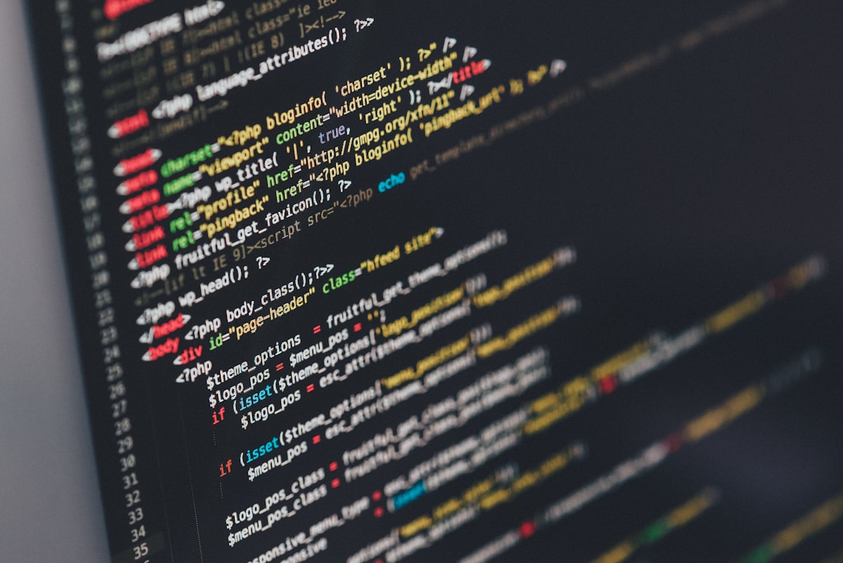 Web scraping con Python: codice su schermo per estrarre dati dal web