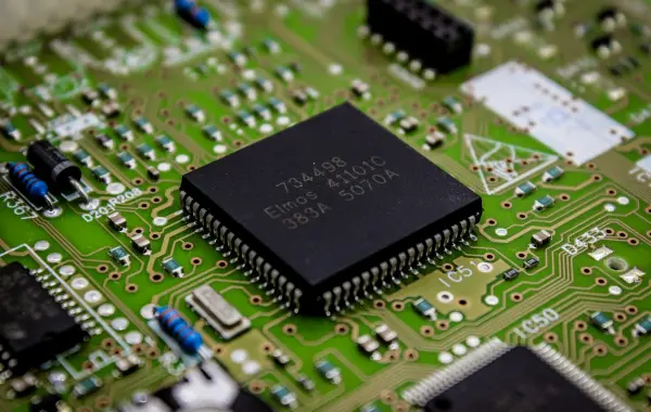 Immagine a tema intelligenza artificiale e tecnologia