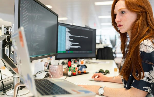 Immagine a tema intelligenza artificiale e tecnologia