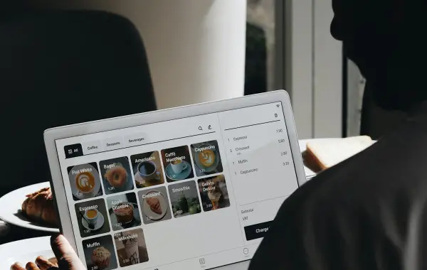 Immagine a tema intelligenza artificiale e tecnologia
