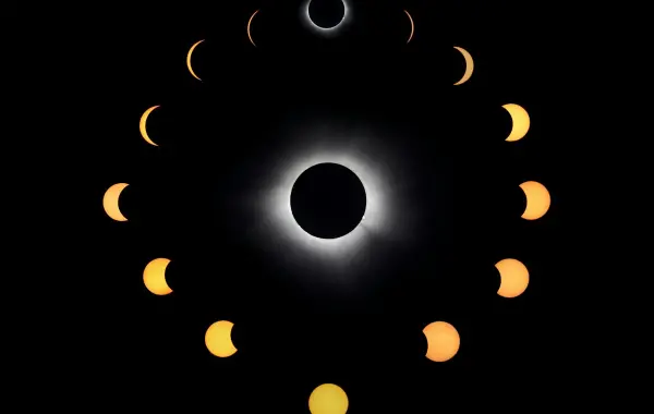 Eclissi di sole con la luna davanti al sole, simbolo dei modelli GPT-6 Sol e Luna
