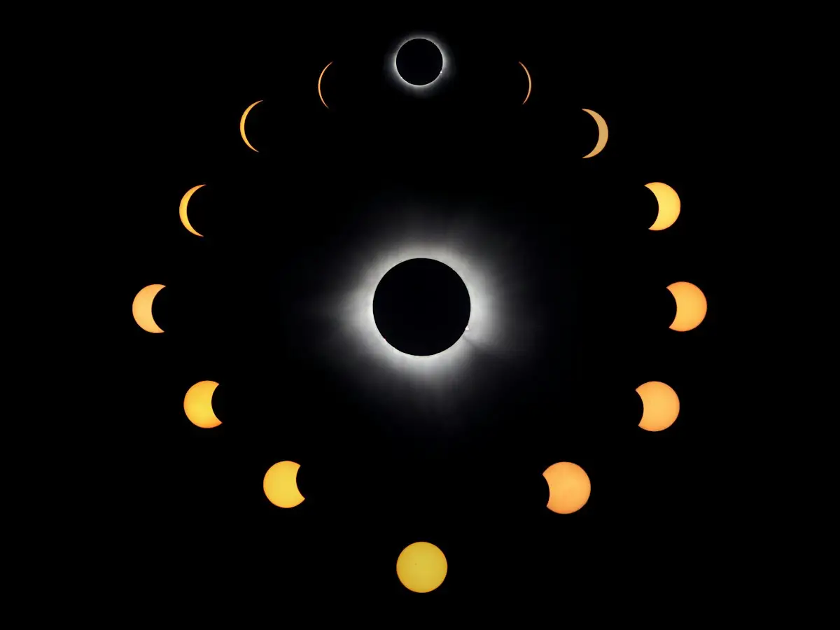 Eclissi di sole con la luna davanti al sole, simbolo dei modelli GPT-6 Sol e Luna