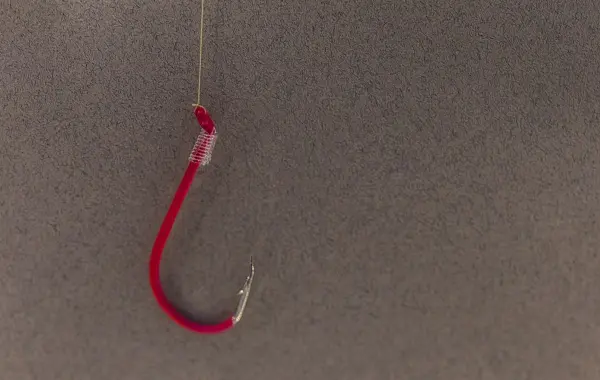 Amo da pesca rosso, metafora del phishing via email potenziato dalla AI