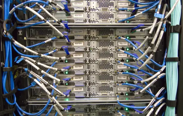 Rack di server in un data center per il cloud AI