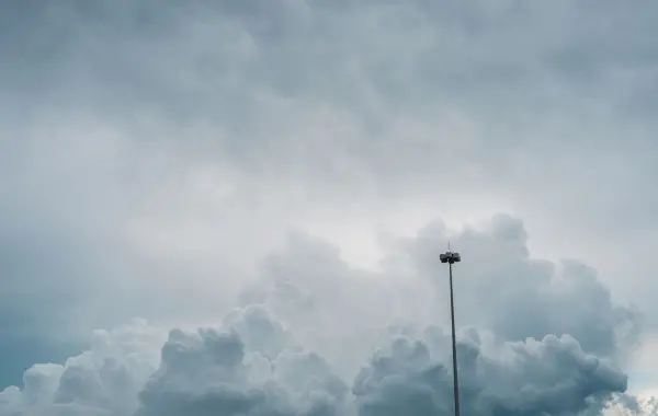 Rappresentazione astratta di tecnologia cloud, simbolo degli agenti AI che lavorano su computer remoti