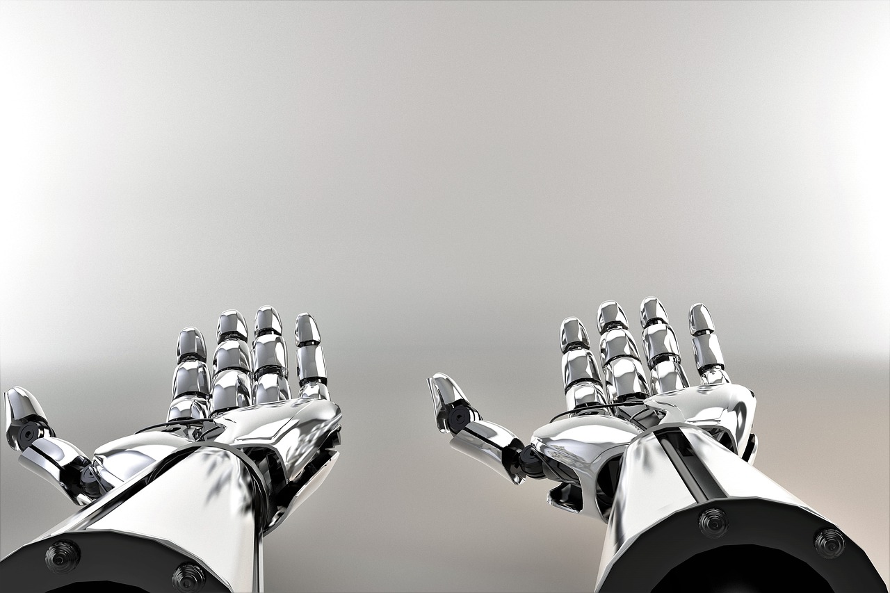 Robot umanoide in primo piano, simbolo del rapporto tra intelligenza artificiale e dignità umana
