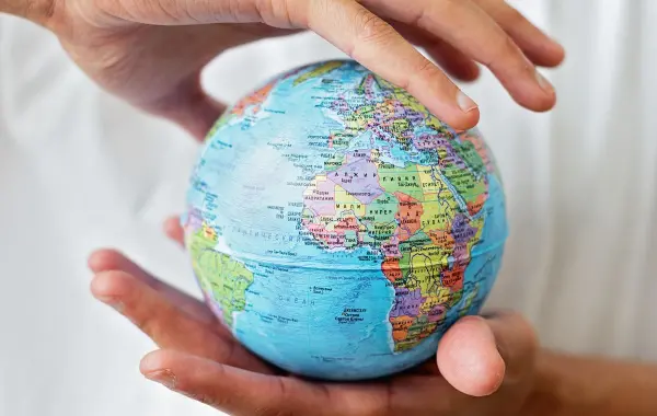 Rete globale di dati che collega il pianeta, simbolo delle statistiche ONU accessibili agli agenti AI