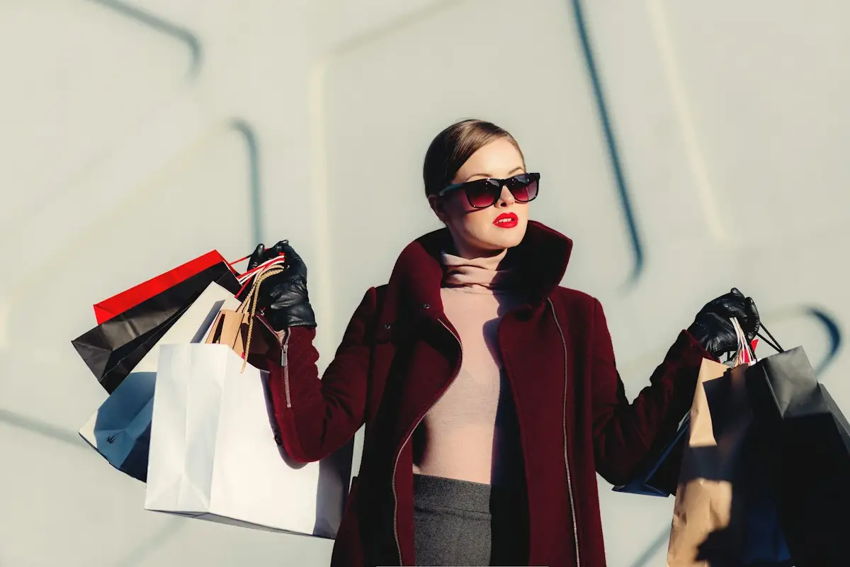 Pacchi e acquisti online, il commercio elettronico potenziato dall'intelligenza artificiale