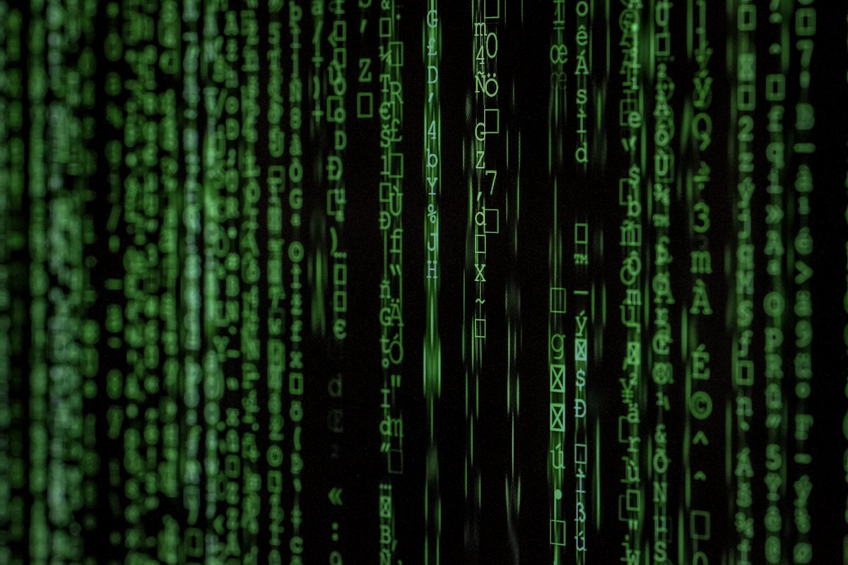 Codice di programmazione su schermo, a tema sicurezza informatica