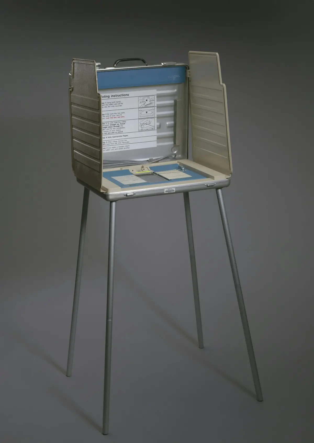 Urna elettorale e scheda di voto