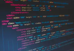 Codice sorgente su uno schermo, verifica formale del software