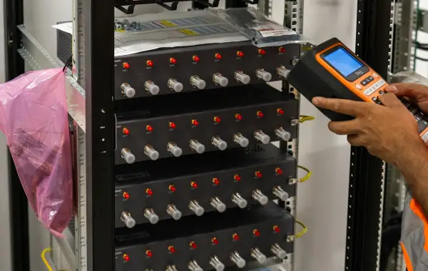 Server in un data center per l'inferenza di modelli AI