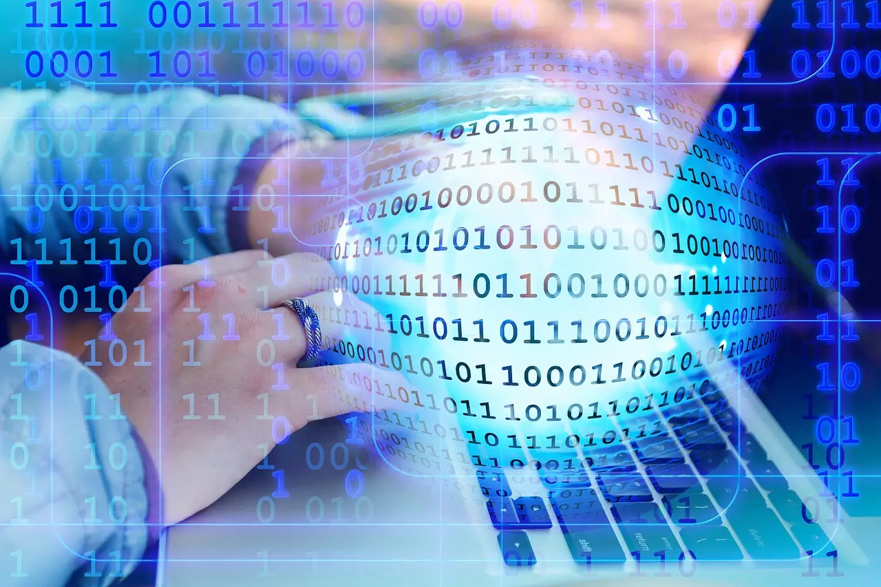 Codice binario su sfondo scuro che rappresenta una vulnerabilità software