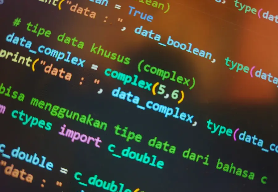 Schermo con righe di codice di programmazione