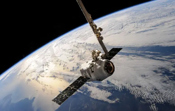 Satellite in orbita attorno alla Terra