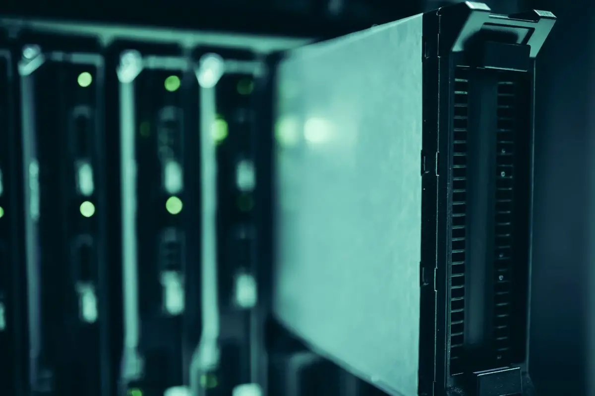 Rack di server in un data center moderno
